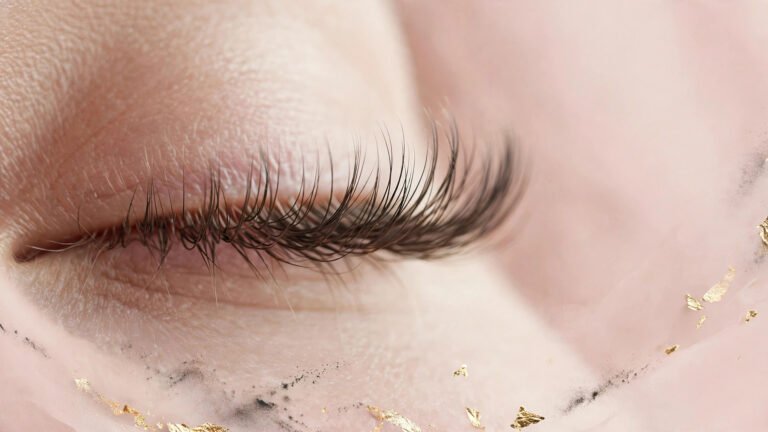 How Long Does a Lash Lift Last? Timeline, Factors & Tips